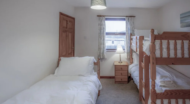 Семейный коттедж Stormy Castle - 6 Bedroom - Llangenith