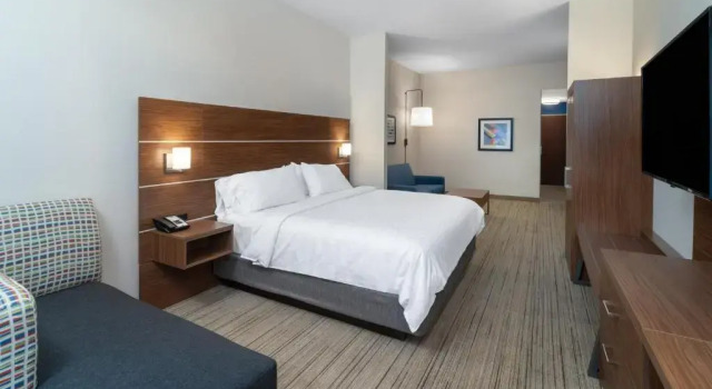 Люкс Holiday Inn Express Hotel & Suites Talladega by IHG