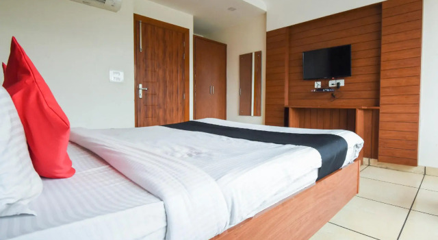 Люкс Standard Capital O 69427 Hotel Golden Palm