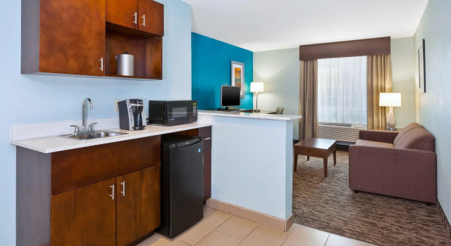 Люкс Holiday Inn Express & Suites - North Carmel / Westfield by IHG