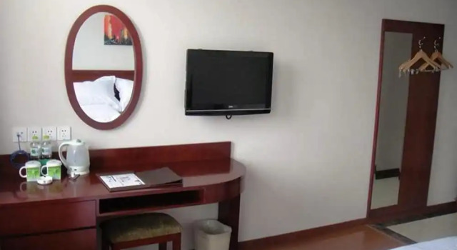 Семейный номер Standard GreenTree Inn Shanghai Hongqiao Hub Convention Center Jinghua Road Shell Hotel