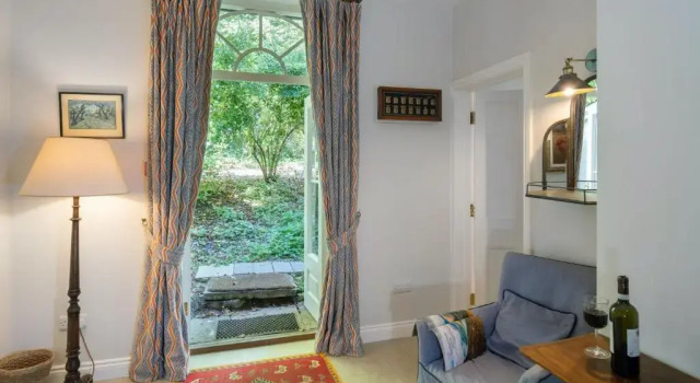 The Nook At Henge Estate, Забронировать Отель Шрютон Уилтшир