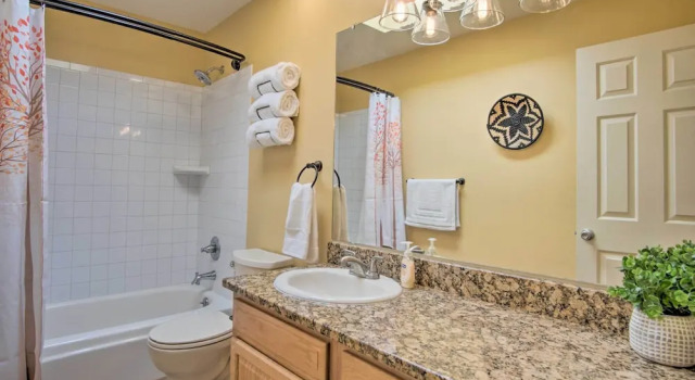 Коттедж Eastside Home w/ Pool Near Hiking