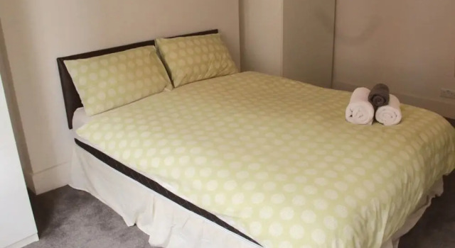 Kensington 3 Bed 2 Bath Apartment