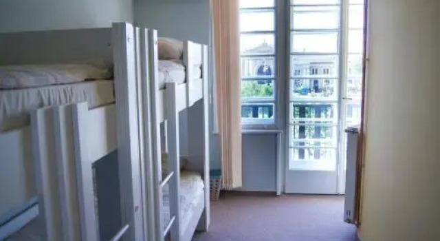Play Hostel