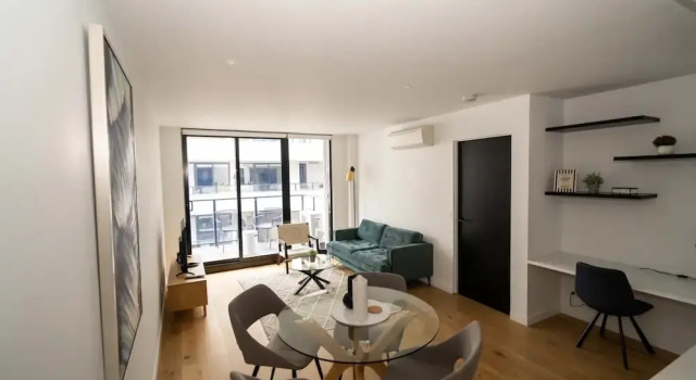 Idyllic 1-bed Near Popular Shopping Streets, Book Apartment Melbourne 