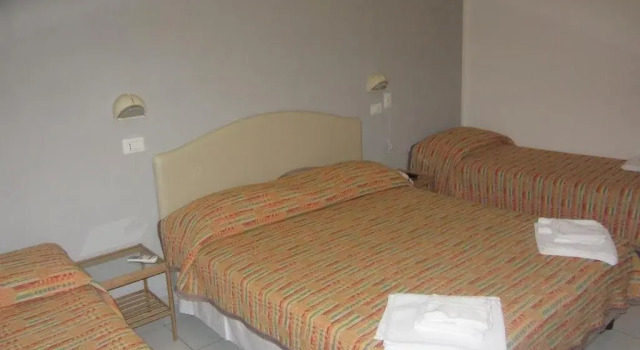 Easy Hotel