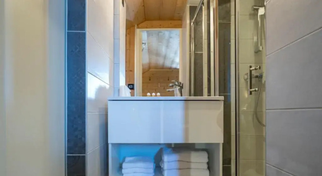Трёхместный номер Standard с балконом Logis Hôtel Restaurant UFredy