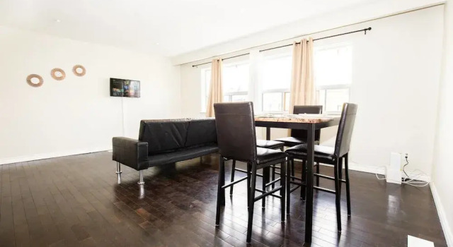 Private & Comfy 2 Bedroom Near Downtown, Rezerwuj Hotel Toronto Greater Toronto Area