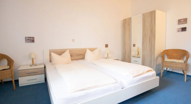 Hotel Schlosshof, Varaa Hotelli Dolgesheim 