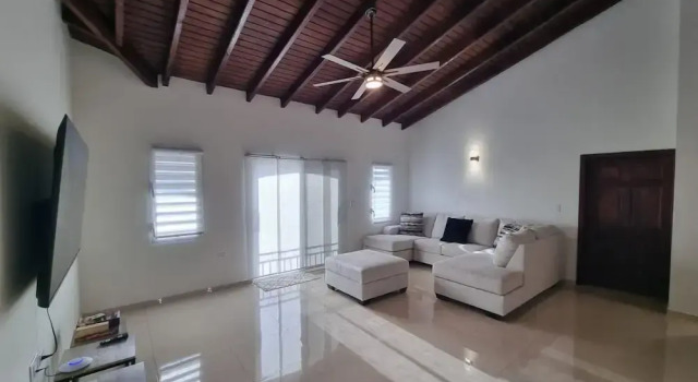 Condo With Pool - Sleeps 8 & bbq Facilities