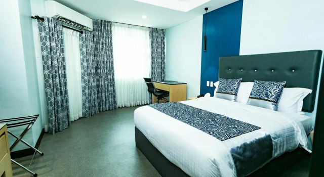 Номер Deluxe Bay Area Suites Manila