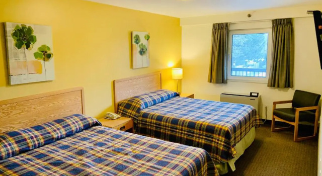 Двухместный номер Standard Toronto Lakeshore Hotel