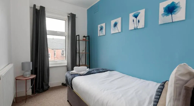 Spacious & Unique Family and Contractor House & Parking & A1 Road by ComfyWorkers