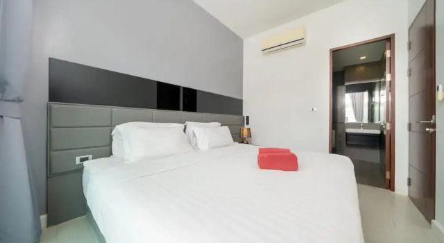 Nai Harn Suite near Beach UTN D502, Забронировать Отель Раваи 