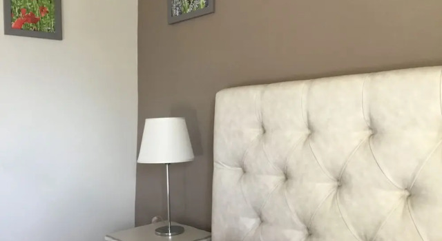 Chambre D'Hôtes Au Chant Des Sorgues, Book Hotel Hoteller i Lagnes med parkering, Parkering