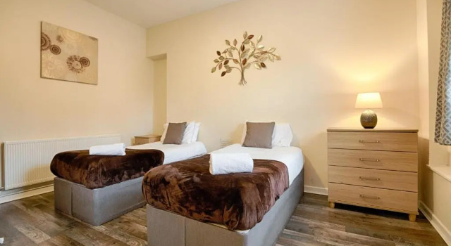 Perfect Location with Parking - Jersey House - TV in every Bedroom!