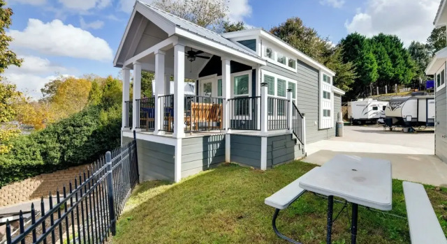Коттедж < 1 Mi to Marina: Lake Norman Home w/ Pool Access!