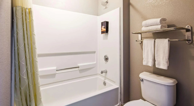 Четырёхместный номер Standard Bestway Inn
