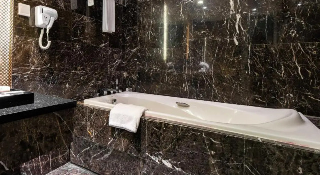 Полулюкс Cambridge Hotel Medan