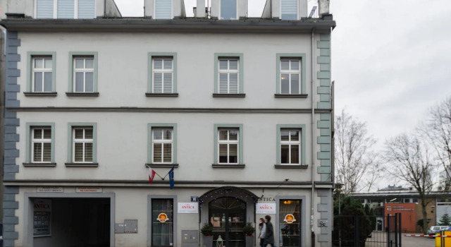 Antica Pokoje Gościnne, Boek Bed and Breakfast Hotels in Klein-Polen met parkeren, Parkeren