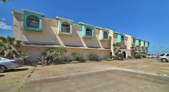 Corpus Christi Condo w/ Pool: Walk to the Beach!, Rezerwuj Apartament Padre Island 
