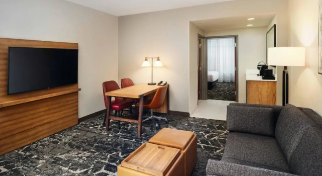 Двухместный люкс Embassy Suites by Hilton Hampton Convention Center