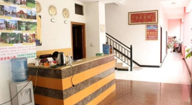 Jinghong Yuerongzhuang Hotel