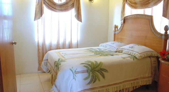 Connie's Comfort Suites, Book Hotel St.John.s 