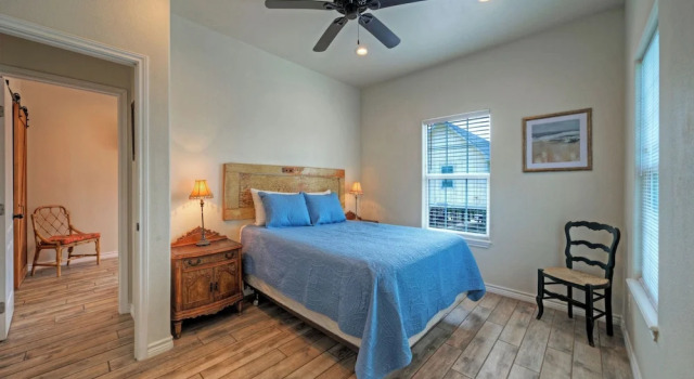 Cole's Cabin by Avantstay Coastal Retreat Pool Access, Balcony, Water Views + Mins to Beach, Buchen Sie Ferienhaus Corpus Christi Texas