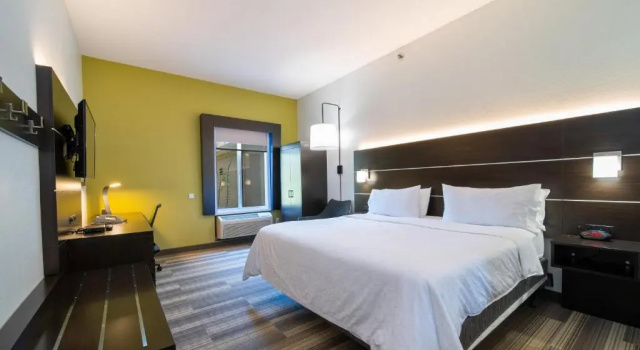 Номер Standard Holiday Inn Express Hotel & Suites Bedford by IHG