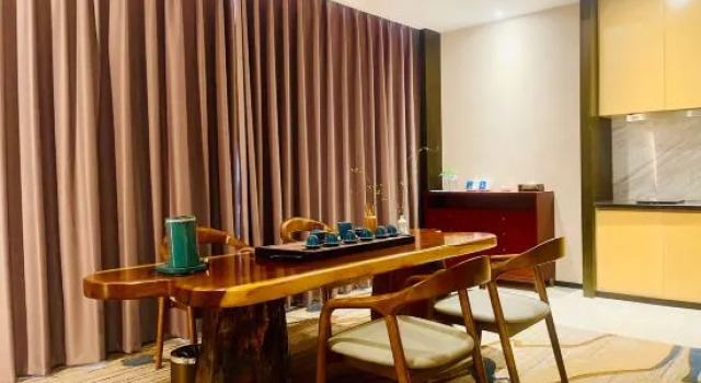 Люкс Premier Foreman Apartment Hotel Taishan