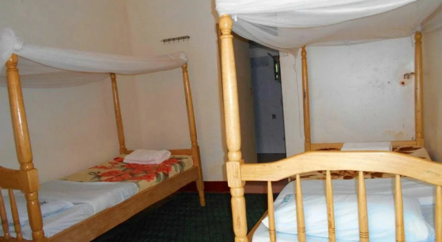Pearl Gardens Beach Resort Kalangala