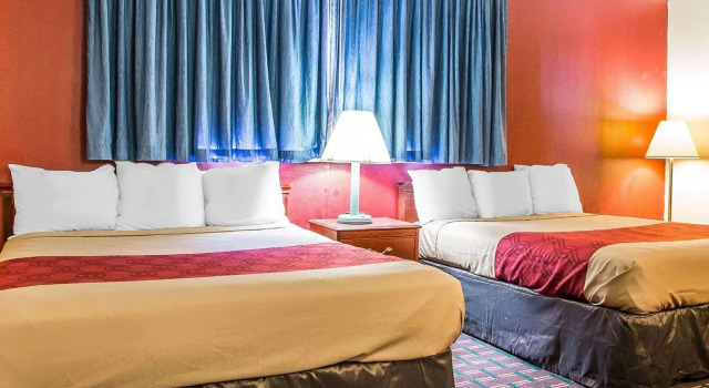 Четырёхместный номер Standard Rodeway Inn Montpelier