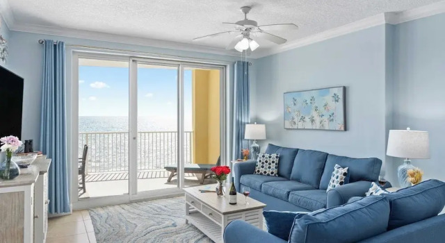 Апартаменты Beachfront Condo w/ Ocean Views + Pool Access + Beach Gear Emerald Isle 808 by Avantstay