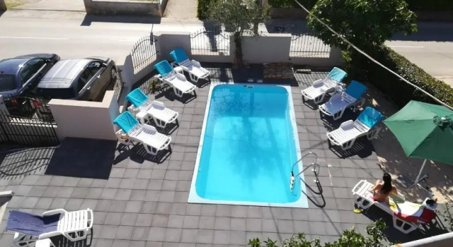 Апартаменты с 3 комнатами Crowonder Lucky Holiday House with Pool and Patio 30 meters from the Beach