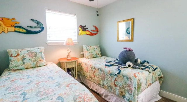 PERFECT location spacious yard coffee bar at this lovely beach home, Boek Hotel Galveston Houston