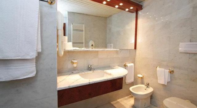 Трёхместный номер Standard seafront Hotel Miro