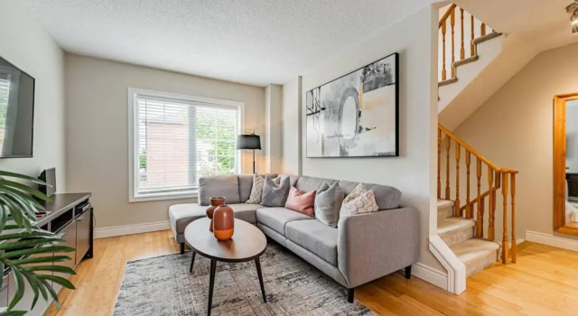 Коттедж Elegant 3 Bedroom House in Brampton