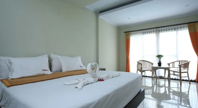 RedDoorz Plus @ Padma Utara 2
