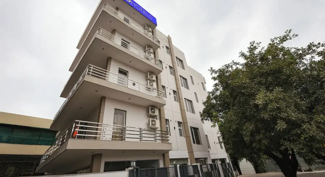 FabHotel Black Pepper- Nr. Batra Heart & Multispecialty Hospital Faridabad, Book Hotel Faridabad Haryana