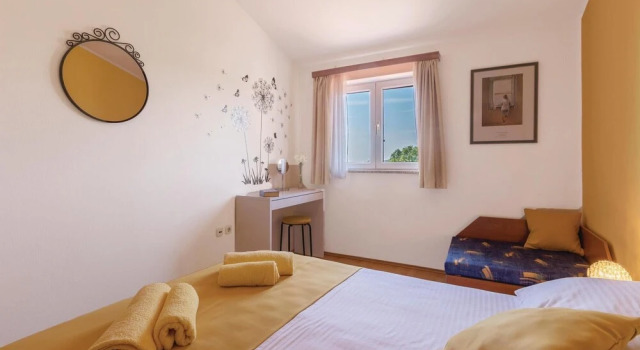 Awesome Home in Krnica With Wifi and 4 Bedrooms, Rezervovat Hotel Hotely v Krnica s bazénem, Bazén