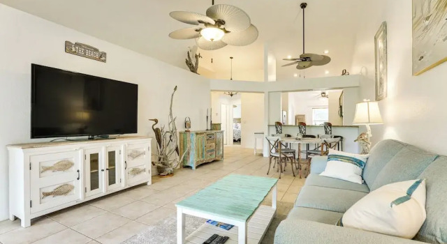 Вилла 5 Mi to Naples Beach - Getaway w/ Screened Lanai!