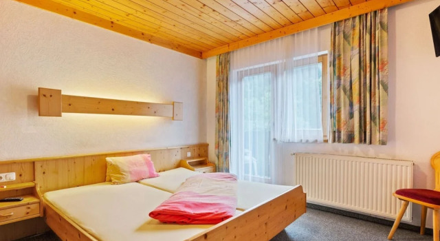 Cozy Apartment in Saalbach-Hinterglemm near Ski Area, Забронировать Апартаменты/квартира Отели Зальбах-Хинтерглемм с парковкой, рядом с Bernkogel 6er, Парковка