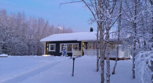 Коттедж с 2 комнатами Nellim Holiday Home, Sámi Village