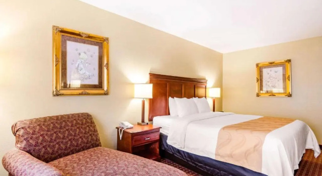 Номер Standard Quality Inn & Suites Carthage near Precious Moments Chapel