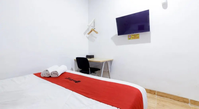 Double Suite RedDoorz Plus near Trans Studio Cibubur 2