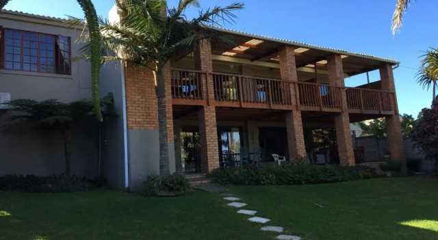 Люкс с балконом Smart Villa Guest House