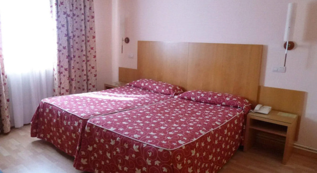 Hotel Alisa, Забронировать Отель Лерма Burgos Province, рядом с Пассаж герцога де Лерма