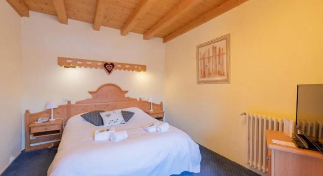 Люкс Hôtel Restaurant Le Bois Joli et SPA